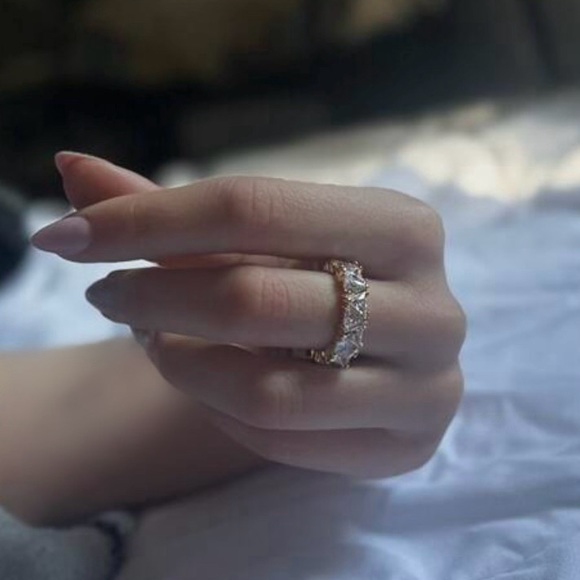 Gold or Silver “Hailey” 💎 Eternity Ring (multiple sizes) - Picture 9 of 11